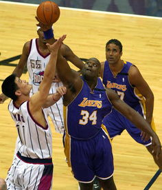 火箭姚明vs湖人视频（火箭对湖人姚明对奥尼尔）