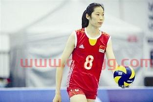 中国女排朱婷扣球威力（女排朱婷扣倒对手视频）