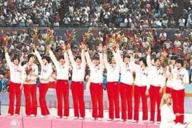 中国女排队员哪些是党员（女排中的党员）