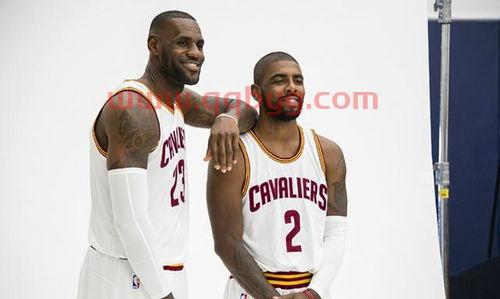 詹姆斯卖掉欧文送的球鞋（欧文卖詹姆斯签名鞋）