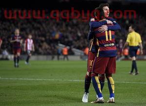 梅西巴黎拥抱内马尔（梅西和内马尔巴黎合照）