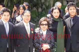 霍震霆现任妻子